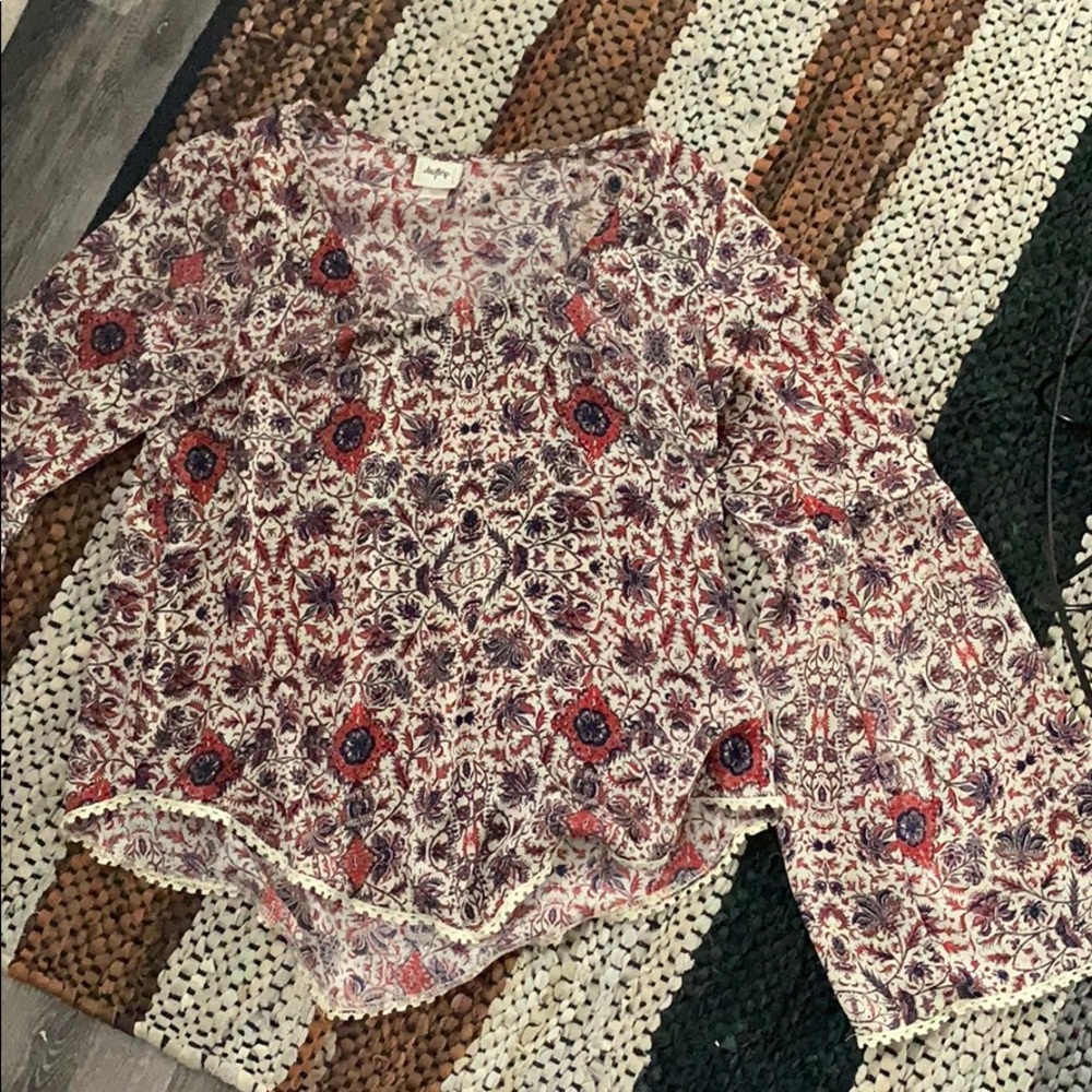 Bell sleeve shirt